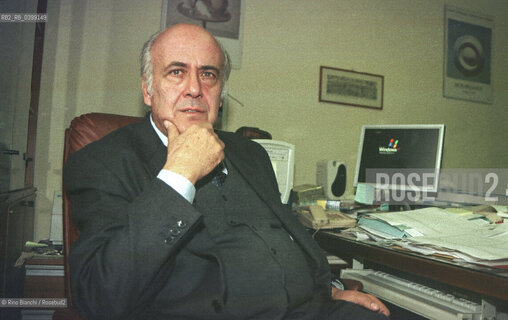 Rome, October 31, 2003..Antonio Golini, full professor of demography at La Sapienza University of Rome, pictured in his office at Via Nomentana 41/Antonio Golini, professore ordinario di demografia presso lUniversità La Sapienza di Roma, ritratto nel suo ufficio di via Nomentana 41. ©Rino Bianchi/Rosebud2