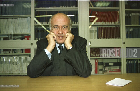 Rome, October 31, 2003..Antonio Golini, full professor of demography at La Sapienza University of Rome, pictured in his office at Via Nomentana 41/Antonio Golini, professore ordinario di demografia presso lUniversità La Sapienza di Roma, ritratto nel suo ufficio di via Nomentana 41. ©Rino Bianchi/Rosebud2