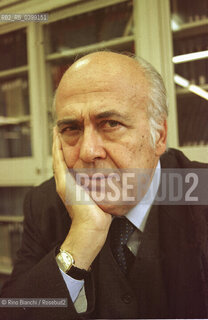 Rome, October 31, 2003..Antonio Golini, full professor of demography at La Sapienza University of Rome, pictured in his office at Via Nomentana 41/Antonio Golini, professore ordinario di demografia presso lUniversità La Sapienza di Roma, ritratto nel suo ufficio di via Nomentana 41. ©Rino Bianchi/Rosebud2