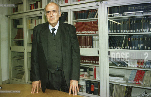 Rome, October 31, 2003..Antonio Golini, full professor of demography at La Sapienza University of Rome, pictured in his office at Via Nomentana 41/Antonio Golini, professore ordinario di demografia presso lUniversità La Sapienza di Roma, ritratto nel suo ufficio di via Nomentana 41. ©Rino Bianchi/Rosebud2