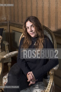 Turin November 30, 2024..Viola Ardone, writer, teacher of Italian and Latin, collaborator of La Repubblica and La Stampa, photographed in Turin in the rooms of the Circolo dei lettori during the Festival del classico/Viola Ardone, scrittrice, docente di lingua italiana e latina, collaboratrice de La Repubblica e La Stampa, fotografata a Torino negli ambienti del Circolo dei lettori durante il Festival del classico. ©Rino Bianchi/Rosebud2