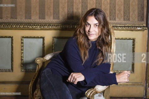 Turin November 30, 2024..Viola Ardone, writer, teacher of Italian and Latin, collaborator of La Repubblica and La Stampa, photographed in Turin in the rooms of the Circolo dei lettori during the Festival del classico/Viola Ardone, scrittrice, docente di lingua italiana e latina, collaboratrice de La Repubblica e La Stampa, fotografata a Torino negli ambienti del Circolo dei lettori durante il Festival del classico. ©Rino Bianchi/Rosebud2