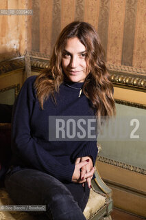 Turin November 30, 2024..Viola Ardone, writer, teacher of Italian and Latin, collaborator of La Repubblica and La Stampa, photographed in Turin in the rooms of the Circolo dei lettori during the Festival del classico/Viola Ardone, scrittrice, docente di lingua italiana e latina, collaboratrice de La Repubblica e La Stampa, fotografata a Torino negli ambienti del Circolo dei lettori durante il Festival del classico. ©Rino Bianchi/Rosebud2