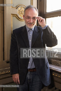 Turin November 30, 2024..Stefano Mancuso, botanist, essayist, professor of general arboriculture and plant ethology at the University of Florence, member of the Accademia dei Georgofili, founding member of the Société internationale pour le signalement et le comportement des plantes and director of the International Laboratory of Plant Neurobiology, photographed in Turin in the rooms of the Circolo dei lettori/Stefano Mancuso, botanico, saggista, docente di arboricoltura generale ed etologia vegetale all’Università di Firenze,  membro dellAccademia dei Georgofili, membro fondatore della Société internationale pour le signalement et le comportement des plantes e direttore del Laboratorio internazionale di neurobiologia vegetale, fotografato a Torino negli ambienti del Circolo dei lettori. ©Rino Bianchi/Rosebud2