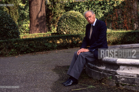 Roma April 15, 1994..Mario Luzi, poet, essayist, senator for life, photographed in Rome in the garden of the Accademia dei Lincei/Mario Luzi, poeta, saggista, senatore a vita, fotografato a Roma nel giardino dellAccademia dei Lincei. ©Rino Bianchi/Rosebud2