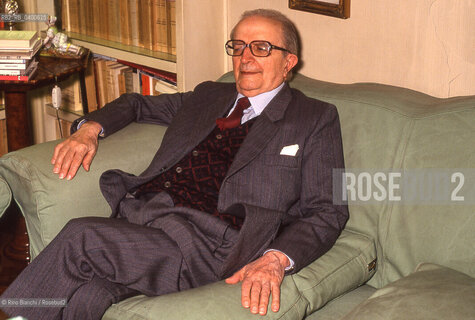 Rome March 7, 1992..Giovanni Macchia, French scholar, essayist, and literary critic, contributor to Italian and foreign magazines, photographed in his home in Rome/Giovanni Macchia francesista, saggista e critico letterario, collaboratore di riviste italiane e straniere, fotografato nella sua abitazione di Roma. ©Rino Bianchi/Rosebud2