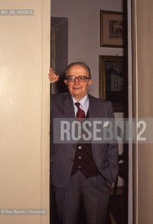 Rome March 7, 1992..Giovanni Macchia, French scholar, essayist, and literary critic, contributor to Italian and foreign magazines, photographed in his home in Rome/Giovanni Macchia francesista, saggista e critico letterario, collaboratore di riviste italiane e straniere, fotografato nella sua abitazione di Roma. ©Rino Bianchi/Rosebud2