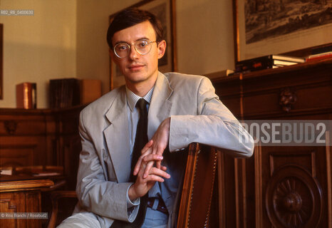 Rome July 5, 1996..Alessandro Barbero, historian, medievalist, essayist and writer, photographed at the Roman headquarters of the Mondadori publishing house the day after his win at the Strega Prize with his debut novel Bella vita e guerre altrui di Mr. Pyle, gentiluomo (Mondadori)/Alessandro Barbero, storico, medievista, saggista e scrittore, fotografato nella sede romana della casa editrice Mondadori allindomani della sua affermazione al Premio Strega con il romanzo desordio Bella vita e guerre altrui di Mr. Pyle, gentiluomo (Mondadori) ©Rino Bianchi/Rosebud2