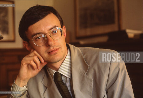 Rome July 5, 1996..Alessandro Barbero, historian, medievalist, essayist and writer, photographed at the Roman headquarters of the Mondadori publishing house the day after his win at the Strega Prize with his debut novel Bella vita e guerre altrui di Mr. Pyle, gentiluomo (Mondadori)/Alessandro Barbero, storico, medievista, saggista e scrittore, fotografato nella sede romana della casa editrice Mondadori allindomani della sua affermazione al Premio Strega con il romanzo desordio Bella vita e guerre altrui di Mr. Pyle, gentiluomo (Mondadori) ©Rino Bianchi/Rosebud2