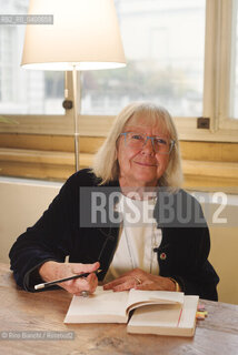 Turin November 15, 2025..Vivian Lamarque, born Vivian Provera Pellegrinelli Comba, Italian poet, writer, and translator, photographed in the Circolo dei lettori rooms during the Radici Festival/Vivian Lamarque, nata Vivian Provera Pellegrinelli Comba, poetessa, scrittrice, traduttrice italiana, fotografata negli ambienti del Circolo dei lettori durante il Radici Festival. ©Rino Bianchi/Rosebud2