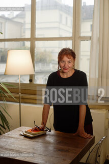 Turin November 15, 2025..Susanna Tartaro, curator of Fahrenheit on Rai Radio 3, essayist, and author, opened the blog «DailyHaiku» in 2014, where she comments on what is happening in the world starting from a photo and a poem, photographed in the rooms of the Circolo dei lettori in Turin during the Radici Festival/Susanna Tartaro curatrice di Fahrenheit di Rai Radio 3, saggsta, autrice, nel 2014 ha aperto il blog «DailyHaiku», dove commenta ciò che succede nel mondo a partire da una foto e da una poesia, fotografata negli ambienti del Circolo dei lettori di Torino durante il Festival Radici. ©Rino Bianchi/Rosebud2