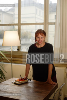 Turin November 15, 2025..Susanna Tartaro, curator of Fahrenheit on Rai Radio 3, essayist, and author, opened the blog «DailyHaiku» in 2014, where she comments on what is happening in the world starting from a photo and a poem, photographed in the rooms of the Circolo dei lettori in Turin during the Radici Festival/Susanna Tartaro curatrice di Fahrenheit di Rai Radio 3, saggsta, autrice, nel 2014 ha aperto il blog «DailyHaiku», dove commenta ciò che succede nel mondo a partire da una foto e da una poesia, fotografata negli ambienti del Circolo dei lettori di Torino durante il Festival Radici. ©Rino Bianchi/Rosebud2