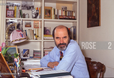 Rome April 11, 1994..Stanislao Nievo, Italian writer, poet, journalist, director, translator, and radio host, photographed in his home in Rome/Stanislao Nievo scrittore, poeta, giornalista, regista, traduttore e conduttore radiofonico italiano, fotografato a Roma nella sua abitazione. ©Rino Bianchi/Rosebud2