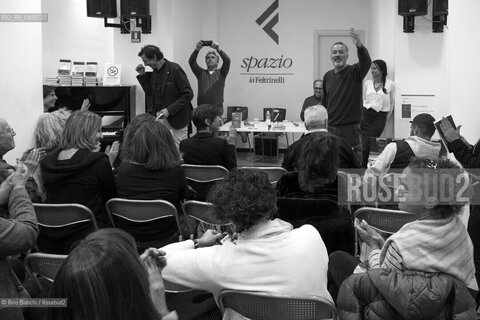 Rome February 7, 2017.Franco Arminio sings with the public Bella Ciao during the presentation of the book Give in the way the trees to Feltrinelli/Franco Arminio canta con il pubblico Bella Ciao in occasione della presentazione del libro Cedi la strada agli alberi alla libreria Feltrinelli  .. ©Rino Bianchi/Rosebud2