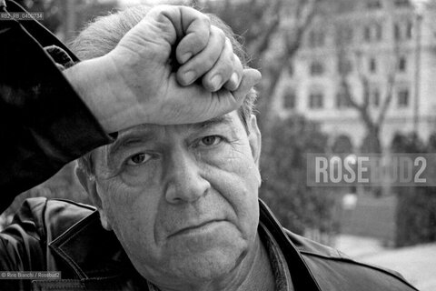 Roma 1 giugno 2006..Nanni Balestrini, scrittore, ritratto a Roma nei giardini di piazza Vittorio..Foto: RINO BIANCHI ©Rino Bianchi/Rosebud2