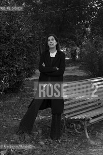 Rome February 10, 2017..Gaia Manzini, Italian writer, who made his debut in 2009 with the collection of stories of Nudo di famiglia (Fandango, Chiara Prize finalist), photographed in Rome in the park of Villa Celimontana/Gaia Manzini, scrittrice italiana, che ha esordito nel 2009 con la raccolta di racconti Nudo di famiglia (Fandango, finalista premio Chiara), fotografata a Roma nel parco di Villa Celimontana. . ©Rino Bianchi/Rosebud2