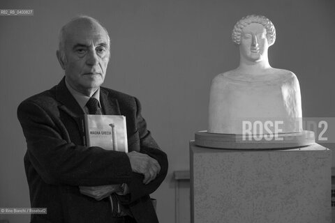 Rome April 11, 2019..Romualdo Marandino, poet, essayist, scholar of ancient literary civilization, photographed in Rome in the spaces of the Museo Arte Classica of La Sapienza University/Romualdo Marandino, poeta, saggista, studioso della civiltà letterararia antica, fotografato a Roma negli spazi del Museo di Arte Classica dellUniversità La Sapienza. ©Rino Bianchi/Rosebud2