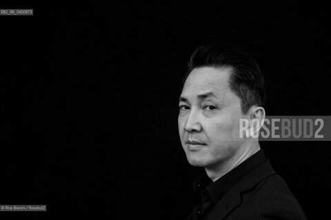 Rome July 13, 2017..Viet Thanh Nguyen, a US-born Vietnamese writer, Pulitzer Prize for fiction with her debut novel The sympathizer, photographed in Rome in the Basilica of Massenzio/Viet Thanh Nguyen, scrittore vietnamita naturalizzato statunitense, Premio Pulitzer per la narrativa con il suo romanzo desordio Il simpatizzante, fotografato a Roma nella Basilica di Massenzio......Nest-ce pas ? en dépit des sots et des méchants..Qui ne manqueront pas denvier notre joie,..Nous serons fiers parfois et toujours indulgents.....Nest-ce pas ? nous irons, gais et lents, dans la voie..Modeste que nous montre en souriant lEspoir,..Peu soucieux quon nous ignore ou quon nous voie......Isolés dans lamour ainsi quen un bois noir,..Nos deux cœurs, exhalant leur tendresse paisible,..Seront deux rossignols qui chantent dans le soir......Quant au Monde, quil soit envers nous irascible..Ou doux, que nous feront ses gestes ? Il peut bien,..Sil veut, nous caresser ou nous prendre pour cible......Unis par le plus fort et le plus cher lien,..Et dailleurs, possédant larmure adamantine,..Nous sourirons à tous et naurons peur de rien...... ©Rino Bianchi/Rosebud2