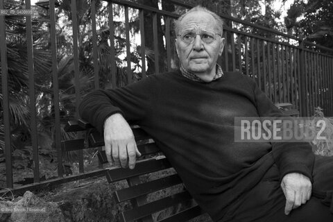 Rome February 15, 2017..Renzo Paris, poet and writer, photographed in Rome near the Villa Mercede library/Renzo Paris, poeta e scrittore, fotografato a Roma nei pressi della biblioteca di Villa Mercede.. ©Rino Bianchi/Rosebud2