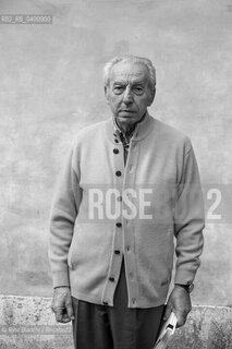 Rome February 3, 2017..Elio Pecora, Italian poet, photographed in Romes Piazza di Pietra/Elio Pecora, poeta italiano, fotografato a Roma in Piazza di Pietra.. ©Rino Bianchi/Rosebud2