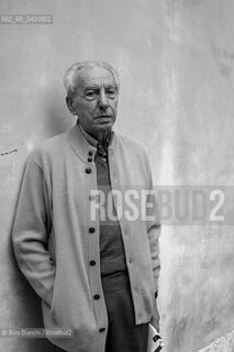 Rome February 3, 2017..Elio Pecora, Italian poet, photographed in Romes Piazza di Pietra/Elio Pecora, poeta italiano, fotografato a Roma in Piazza di Pietra.. ©Rino Bianchi/Rosebud2