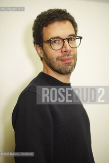 Milan December 18, 2025..Giulio Passerini, essayist, editor, and author, works in communications and the Intramontabili series for Edizioni E/O. He writes about graphics for Panorama.it, innovation and publishing for Ho un libro in testa, and covers covers on his blog Whos the reader. He edited Giuseppe Bonuras Racconti del giorno e della notte for Hacca/Giulio Passerini, saggista, edtor e autore, si occupa di comunicazione e della collana degli Intramontabili per le Edizioni E/O, scrive di grafica per Panorama.it, di innovazione ed editoria per Ho un libro in testa e di copertine sul suo blog Who’s the reader. Ha curato per Hacca i Racconti del giorno e della notte di Giuseppe Bonura. ©Rino Bianchi/Rosebud2