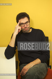 Milan December 18, 2025..Giulio Passerini, essayist, editor, and author, works in communications and the Intramontabili series for Edizioni E/O. He writes about graphics for Panorama.it, innovation and publishing for Ho un libro in testa, and covers covers on his blog Whos the reader. He edited Giuseppe Bonuras Racconti del giorno e della notte for Hacca/Giulio Passerini, saggista, edtor e autore, si occupa di comunicazione e della collana degli Intramontabili per le Edizioni E/O, scrive di grafica per Panorama.it, di innovazione ed editoria per Ho un libro in testa e di copertine sul suo blog Who’s the reader. Ha curato per Hacca i Racconti del giorno e della notte di Giuseppe Bonura. ©Rino Bianchi/Rosebud2