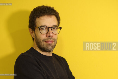 Milan December 18, 2025..Giulio Passerini, essayist, editor, and author, works in communications and the Intramontabili series for Edizioni E/O. He writes about graphics for Panorama.it, innovation and publishing for Ho un libro in testa, and covers covers on his blog Whos the reader. He edited Giuseppe Bonuras Racconti del giorno e della notte for Hacca/Giulio Passerini, saggista, edtor e autore, si occupa di comunicazione e della collana degli Intramontabili per le Edizioni E/O, scrive di grafica per Panorama.it, di innovazione ed editoria per Ho un libro in testa e di copertine sul suo blog Who’s the reader. Ha curato per Hacca i Racconti del giorno e della notte di Giuseppe Bonura. ©Rino Bianchi/Rosebud2