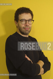 Milan December 18, 2025..Giulio Passerini, essayist, editor, and author, works in communications and the Intramontabili series for Edizioni E/O. He writes about graphics for Panorama.it, innovation and publishing for Ho un libro in testa, and covers covers on his blog Whos the reader. He edited Giuseppe Bonuras Racconti del giorno e della notte for Hacca/Giulio Passerini, saggista, edtor e autore, si occupa di comunicazione e della collana degli Intramontabili per le Edizioni E/O, scrive di grafica per Panorama.it, di innovazione ed editoria per Ho un libro in testa e di copertine sul suo blog Who’s the reader. Ha curato per Hacca i Racconti del giorno e della notte di Giuseppe Bonura. ©Rino Bianchi/Rosebud2