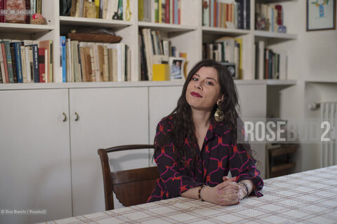 Turin January 19, 2026..Monica Acito, writer, middle school humanities teacher, and contributor to the cultural supplement Robinson, photographed in her home in the Quadrilatero district of Turin/Monica Acito scrittrice, docente di discipline umanistiche presso la scuola secondaria di primo e secondo grado, collaboratrice dellinserto culturale Robinson, fotografata nella sua abitazione nel Quadrilatero di Torino. ©Rino Bianchi/Rosebud2