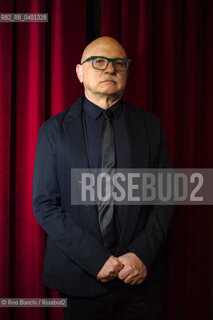 Turin February 7, 2026..Tiziano Scarpa, novelist, playwright, and poet, winner of the 2009 Strega Prize and SuperMondello Prize with his novel Stabat Mater, photographed in Turin at the Circolo dei lettori/Tiziano Scarpa romanziere, drammaturgo e poeta, vincitore del  Premio Strega e Premio SuperMondello 2009 con il suo romanzo Stabat Mater , fotografato a Torino negli ambienti del Circolo dei lettori. ©Rino Bianchi/Rosebud2