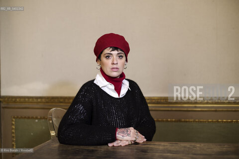 Turin January 31,  2026..Giulia Muscatelli, writer, author, collaborates with various publications, teacher at the Holden School, photographed in Turin at the Circolo dei lettori during the Festival Francesissimo/Giulia Muscatelli, scrittrice, autrice, collabora con diverse testate, docente della Scuola Holden, fotografata a Torino negli ambienti del Circolo dei lettori durante il Festival Francesissimo. ©Rino Bianchi/Rosebud2
