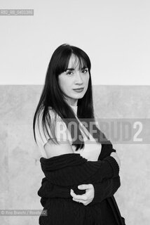 Rome March 21, 2026..Felicia Kingsley, pseudonym of Serena Artioli, architect and bestselling author who has sold more than 1,000,000 copies in Italy, photographed in Piazza Euclide in Rome/Felicia Kingsley, pseudonimo di Serena Artioli, architetto e scrittrice bestseller arrivando a vendere in Italia più di 1 000 000 di copie, fotografata a Roma a Piazza Euclide. ©Rino Bianchi/Rosebud2