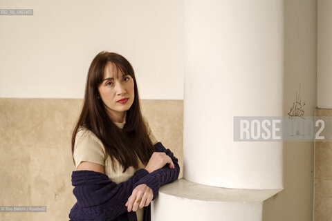 Rome March 21, 2026..Felicia Kingsley, pseudonym of Serena Artioli, architect and bestselling author who has sold more than 1,000,000 copies in Italy, photographed in Piazza Euclide in Rome/Felicia Kingsley, pseudonimo di Serena Artioli, architetto e scrittrice bestseller arrivando a vendere in Italia più di 1 000 000 di copie, fotografata a Roma a Piazza Euclide. ©Rino Bianchi/Rosebud2