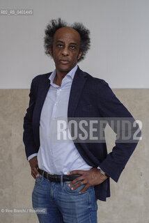 Rome March 21, 2026..Dinaw Mengestu, an Ethiopian-born American writer and novelist, a contributor to Rolling Stone, Harpers, The Wall Street Journal, and many other publications, and director of the written arts program at Bard College, photographed in Rome near Piazza Euclide/Dinaw Mengestu, scrittore e romanziere etiope naturalizzato statunitense, collaboratore delle riviste Rolling Stone,  Harpers, The Wall Street Journal e molte altre pubblicazioni, direttore del programma di arte scritta al Bard College, fotografato a Roma nei pressi di piazza Euclide. ©Rino Bianchi/Rosebud2
