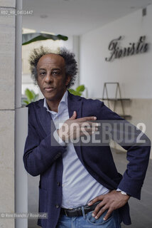 Rome March 21, 2026..Dinaw Mengestu, an Ethiopian-born American writer and novelist, a contributor to Rolling Stone, Harpers, The Wall Street Journal, and many other publications, and director of the written arts program at Bard College, photographed in Rome near Piazza Euclide/Dinaw Mengestu, scrittore e romanziere etiope naturalizzato statunitense, collaboratore delle riviste Rolling Stone,  Harpers, The Wall Street Journal e molte altre pubblicazioni, direttore del programma di arte scritta al Bard College, fotografato a Roma nei pressi di piazza Euclide. ©Rino Bianchi/Rosebud2