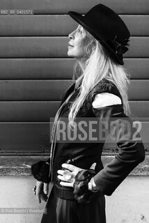 Novara March 30, 2026..Elvira Seminara, a writer and professional journalist since 1991, was an editor at the daily newspaper La Sicilia before dedicating herself entirely to fiction. She currently collaborates with LEspresso. She is pictured in Novara near the municipal swimming pool/Elvira Seminara, scrittrice, giornalista professionista dal ‘91, prima di dedicarsi interamente alla narrativa è stata redattrice nel quotidiano La Sicilia e collabora attualmente con lEspresso, fotografata a Novara nei pressi della piscina comunale. ©Rino Bianchi/Rosebud2