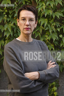 Milan May 19, 2026..Alessandra Carati, writer, editor, and screenwriter, photographed in Milan on Via privata della Braida/Alessandra Carati, scrittrice, editor e sceneggiatrice, fotografata a Milano in Via privata della Braida. ©Rino Bianchi/Rosebud2