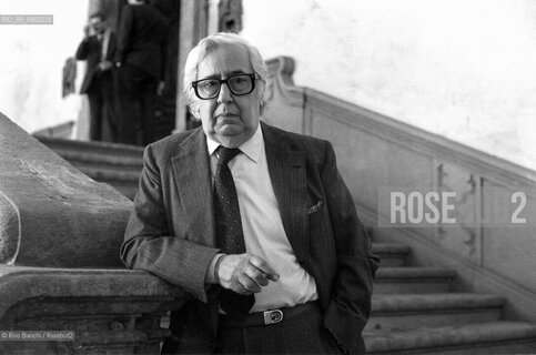 Rome, May 6, 1993..Michele Prisco, writer, photographed in Naples at the Palazzo Serra di Cassano on the occasion of the Days of Culture and the Book conference/Michele Prisco, scrittore, fotografato a Napoli nel Palazzo Serra di Cassano in occasione del Covegno di studi Giornate della Cultura e del Libro. ©Rino Bianchi/Rosebud2