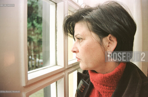 Rome, December 28, 2003..Francesca Tulli, artist, photographed in Rome in the park of her home/Francesca Tulli, artista, fotografata a Roma nel parco della sua abitazione. ©Rino Bianchi/Rosebud2