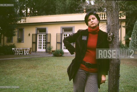 Rome, December 28, 2003..Francesca Tulli, artist, photographed in Rome in the park of her home/Francesca Tulli, artista, fotografata a Roma nel parco della sua abitazione. ©Rino Bianchi/Rosebud2