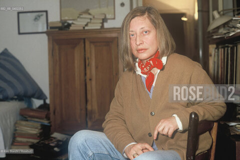 Rome, October 16, 1993..Patrizia Cavalli, poet, writer, and translator, photographed at her home in Rome/Patrizia Cavalli, poetessa, scrittrice, traduttrice, fotografata a Roma nella sua abitazione. ©Rino Bianchi/Rosebud2