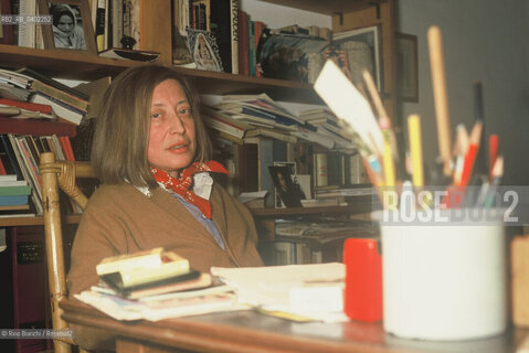 Rome, October 16, 1993..Patrizia Cavalli, poet, writer, and translator, photographed at her home in Rome/Patrizia Cavalli, poetessa, scrittrice, traduttrice, fotografata a Roma nella sua abitazione. ©Rino Bianchi/Rosebud2