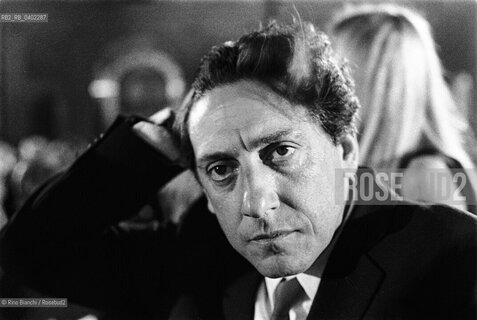 Rome, July 4, 2002..Sergio Castellitto, actor, director, and husband of Margaret Mazzantini, pictured during the final evening of the 56th Strega Prize/Sergio Castellitto, attore, regista e marito di Margaret Mazzantini, ritratto durante la serata finale del 56° Premio Strega. ©Rino Bianchi/Rosebud2