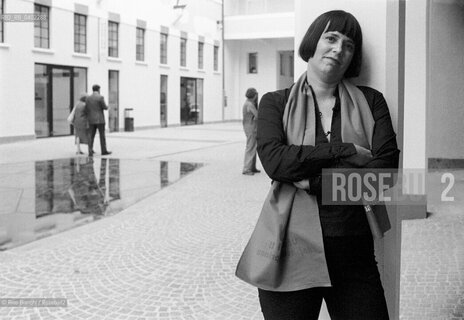 Rome, March 5, 2002..Eve Ensler, playwright, director, writer, poet, and screenwriter, political activist, feminist, and author of The Vagina Monologues, photographed at the Spazio Peroni in Rome/Eve Ensler, drammaturga,  regista, scrittrice, poetessa e sceneggiatrice, attivista politica, femminista, autrice de I monologhi della vagina, fotografata a Roma allo spazio Peroni. ©Rino Bianchi/Rosebud2