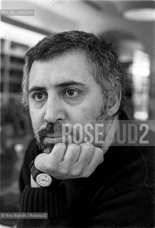 Rome, January 16, 2003..Francesco Piccolo, writer, pictured at the Feltrinelli bookstore shortly before a reading of Raymond Carvers works/Francesco Piccolo, scrittore ritratto alla libreria Feltrinelli poco prima della lettura dei testi di Raymond Carver. ©Rino Bianchi/Rosebud2