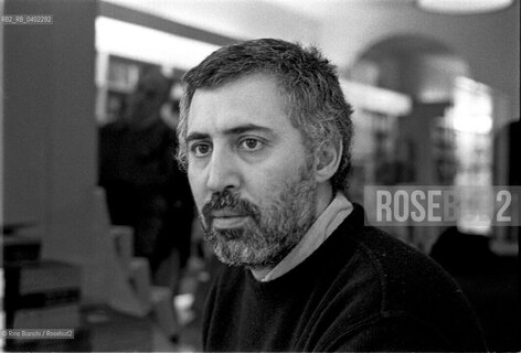 Rome, January 16, 2003..Francesco Piccolo, writer, pictured at the Feltrinelli bookstore shortly before a reading of Raymond Carvers works/Francesco Piccolo, scrittore ritratto alla libreria Feltrinelli poco prima della lettura dei testi di Raymond Carver. ©Rino Bianchi/Rosebud2