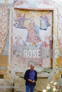 Mompeo(RI) August 24, 2026..Renato Giordano, theater director, actor, musician, and doctor, photographed inside the rural church of SantEgidio in Mompeo/Renato Giordano regista teatrale, attore, musicista e medico, fotografato allinterno della chiesa rurale di SantEgidio a Mompeo. ©Rino Bianchi/Rosebud2