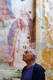 Mompeo(RI) August 24, 2026..Renato Giordano, theater director, actor, musician, and doctor, photographed inside the rural church of SantEgidio in Mompeo/Renato Giordano regista teatrale, attore, musicista e medico, fotografato allinterno della chiesa rurale di SantEgidio a Mompeo. ©Rino Bianchi/Rosebud2