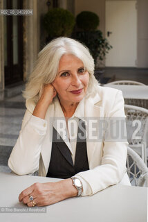 Turin October 10, 2026..Anna Pavignano—writer, screenwriter, and author of novels, short stories, and works for children and young adults—was the life and professional partner of Massimo Troisi, co-writing all the films of the Neapolitan actor and director. An Academy Award nominee, she is pictured here in Turin at the Gallerie d’Italia during the *Portici di Carta* event/Anna Pavignano, scrittrice, sceneggiatrice, autrice di romanzi, racconti e testi per bambini e ragazzi, compagna di vita e di lavoro di Massimo Troisi sceneggiando tutti i film dell’attore e regista napoletano, candidata al Premio Oscar, fotografata a Torino negli spazi delle Gallerie dItalia durante Portici di Carta. ©Rino Bianchi/Rosebud2